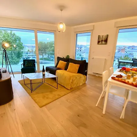 Presqu'ile De Caen, Terrasse & Parking Καν